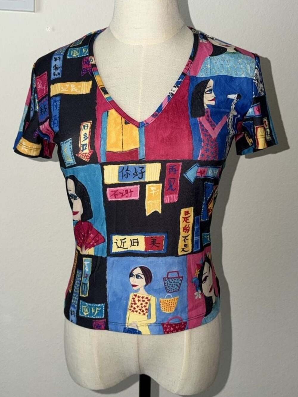 uncivilized Vintage 90s Y2K Graphic Print V-Neck Short Sleeve Top